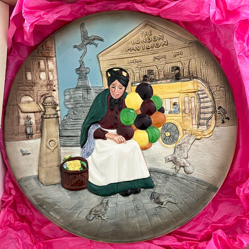 The Old Balloon Seller Royal Doulton 1979